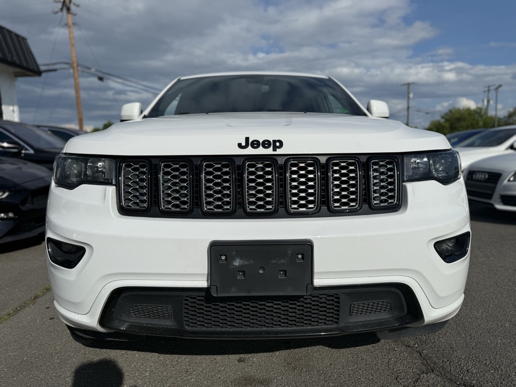 Vehicle image 8 of 24