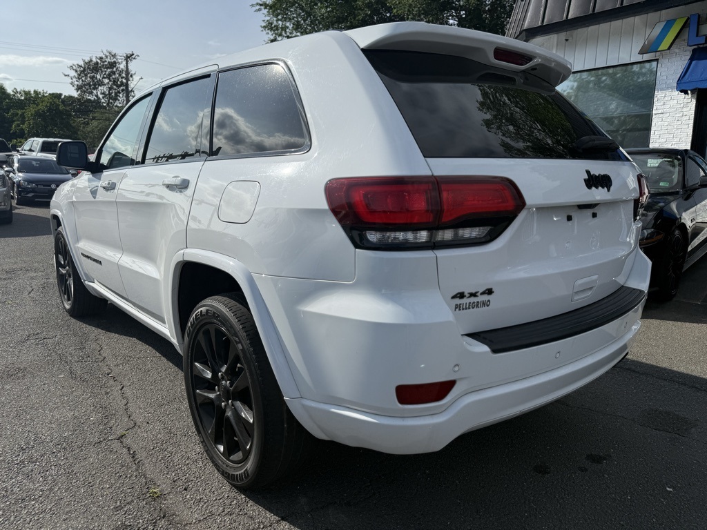 Vehicle image 5 of 24