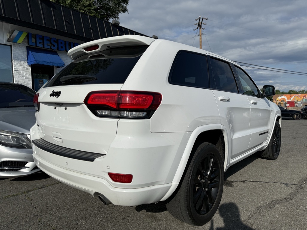 Vehicle image 3 of 24