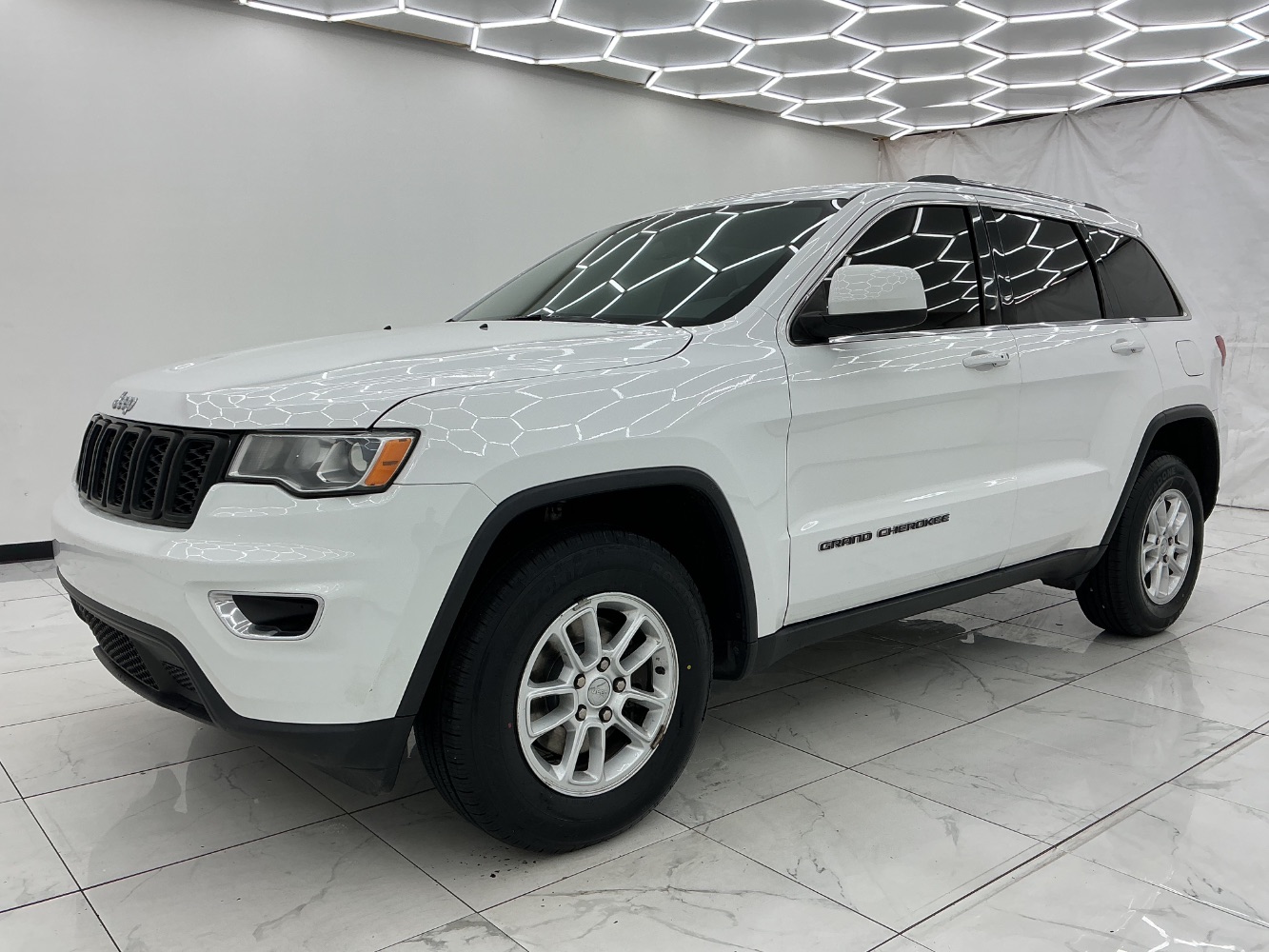 2019 Jeep Grand Cherokee Laredo E Image 1 of 49