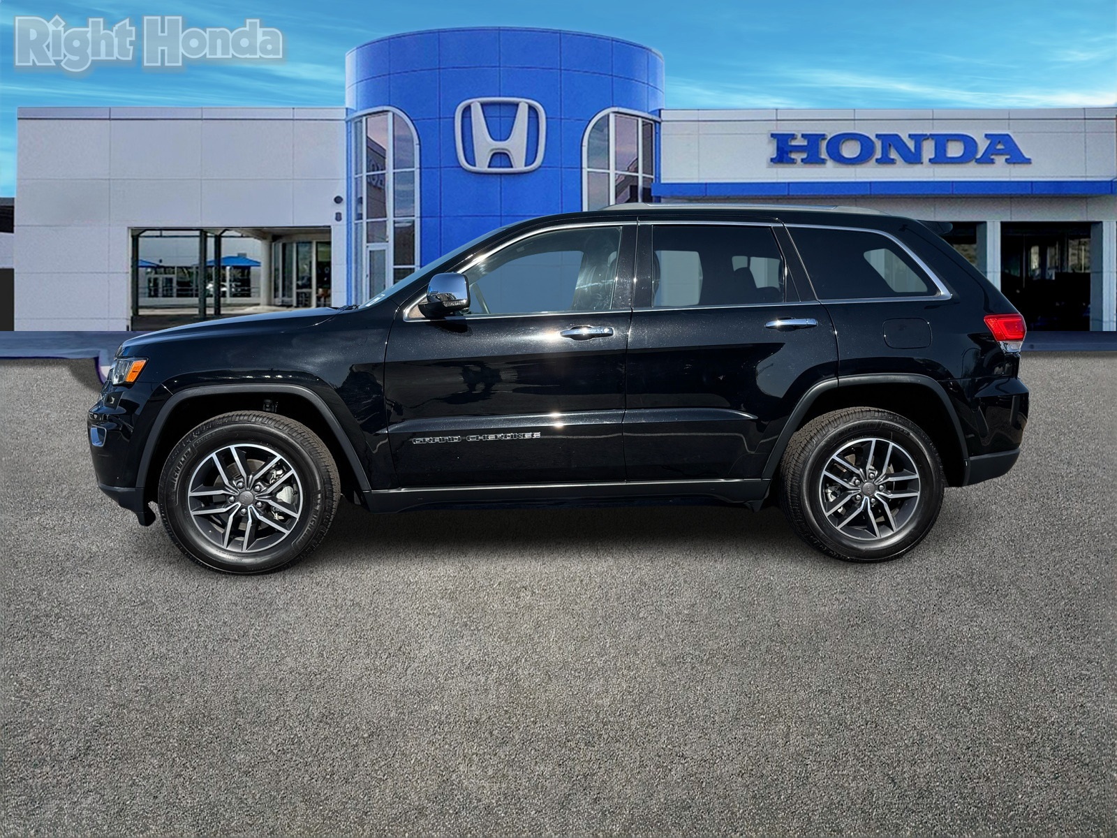 Vehicle image 2 of 31