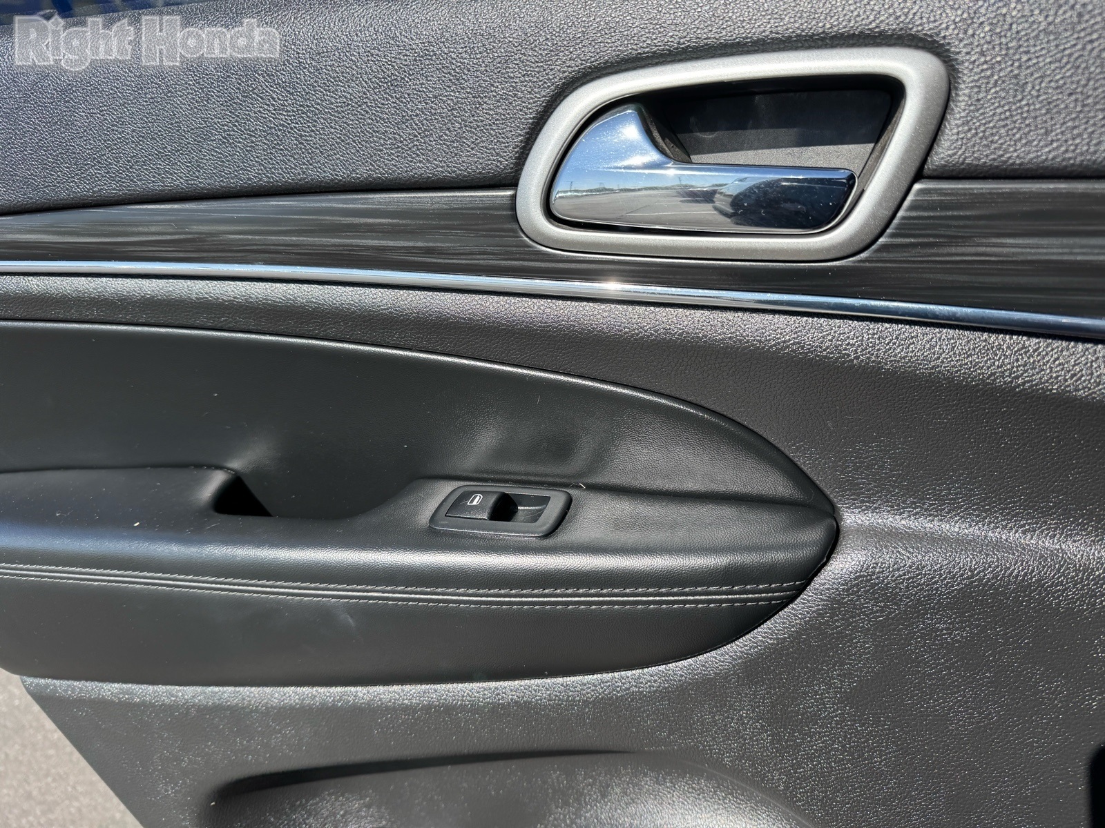 Vehicle image 28 of 31