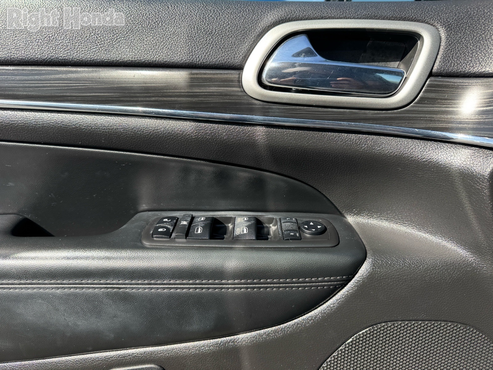 Vehicle image 21 of 31