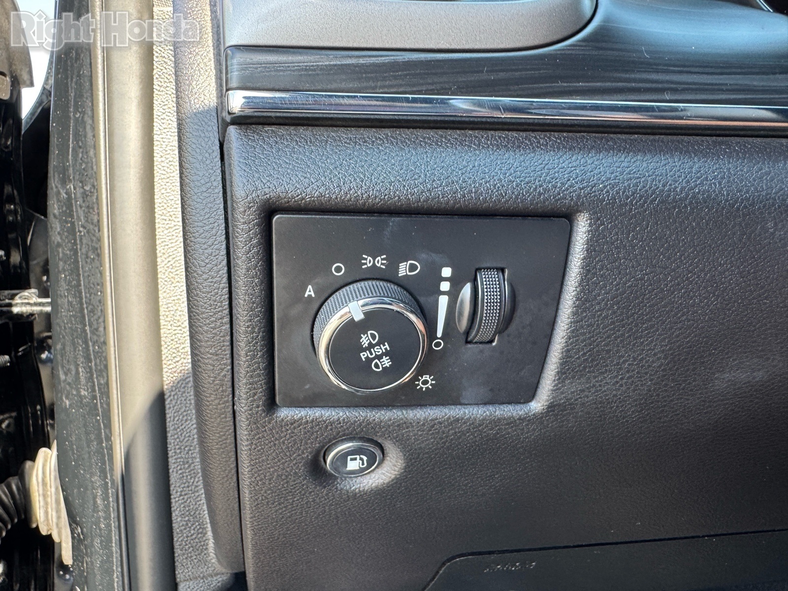 Vehicle image 20 of 31