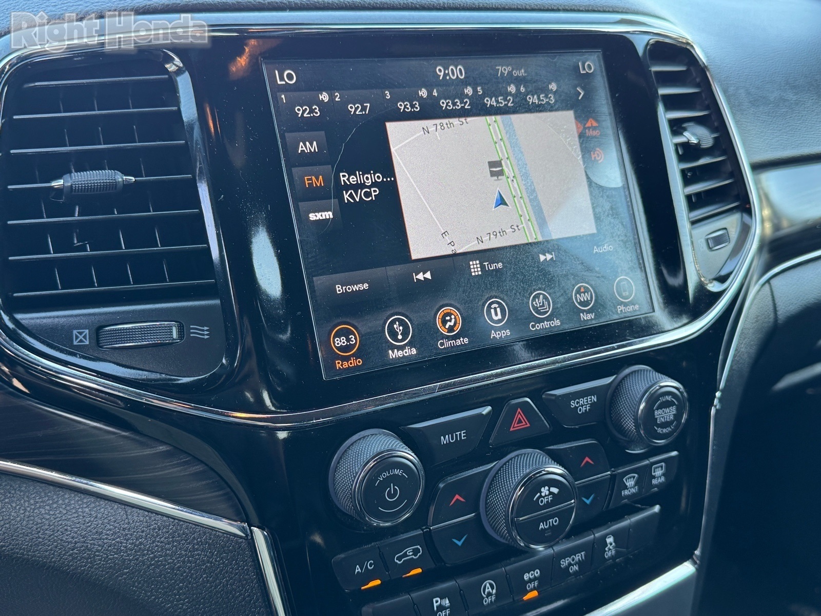 Vehicle image 14 of 31