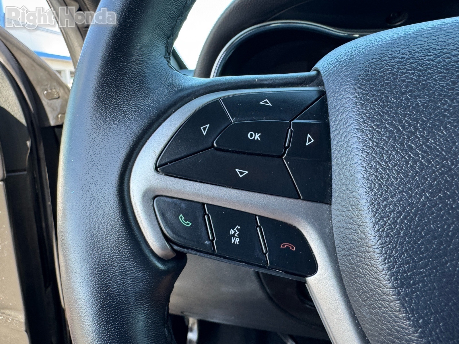 Vehicle image 17 of 31