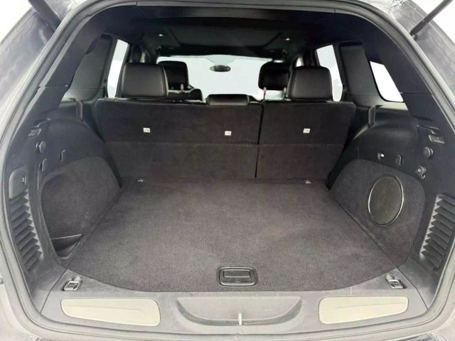 Vehicle image 23 of 26
