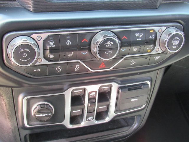 Vehicle image 26 of 44