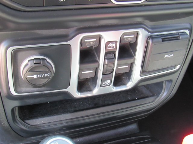 Vehicle image 28 of 44