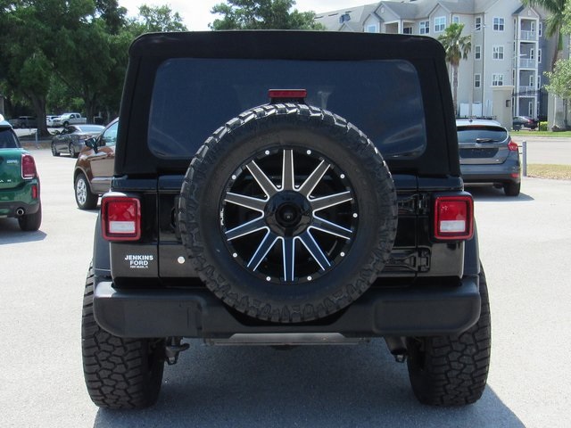 Vehicle image 16 of 44