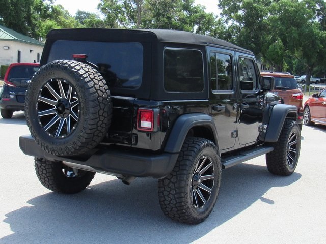 Vehicle image 9 of 44