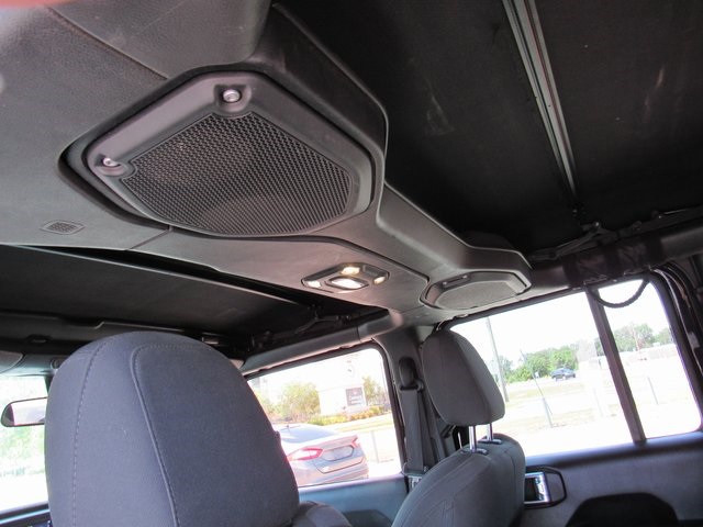 Vehicle image 19 of 44