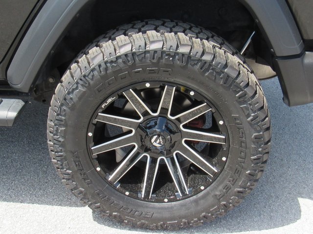 Vehicle image 17 of 44