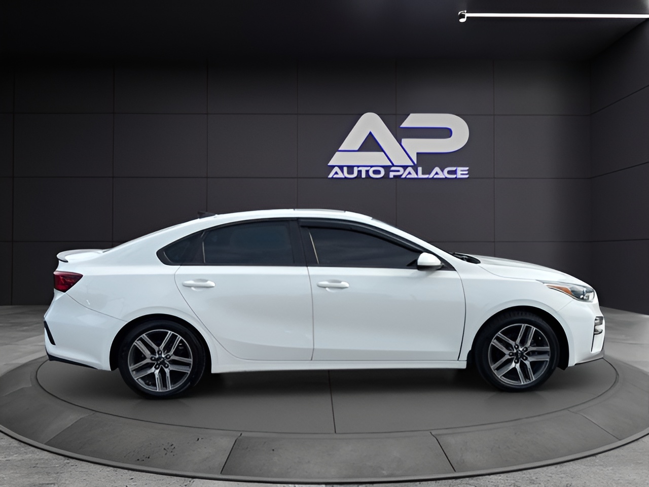 Vehicle image 24 of 28