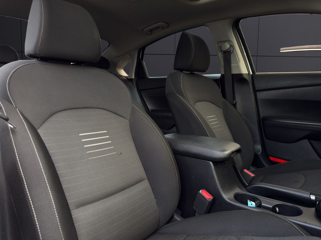 Vehicle image 13 of 28