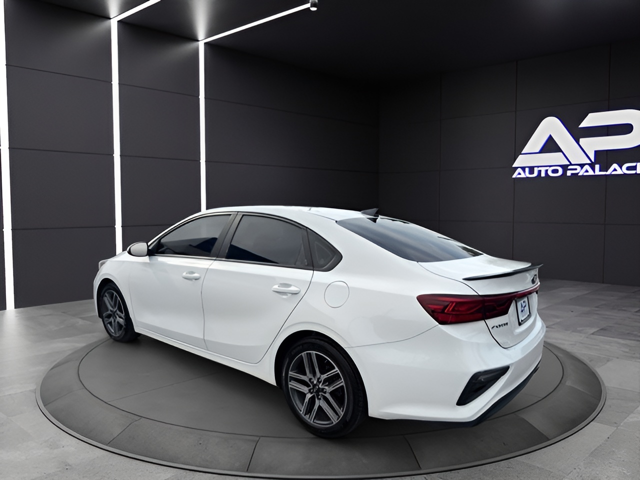 Vehicle image 27 of 28