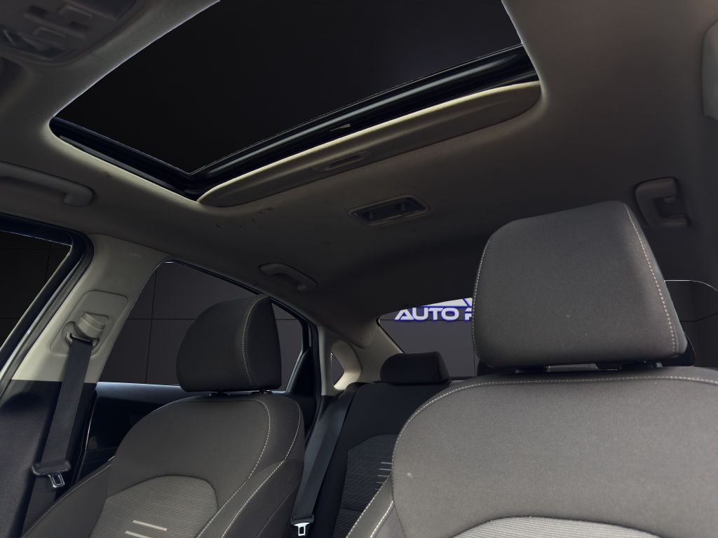 Vehicle image 18 of 28