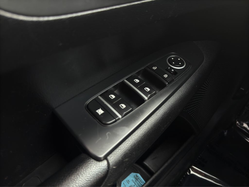 Vehicle image 11 of 28