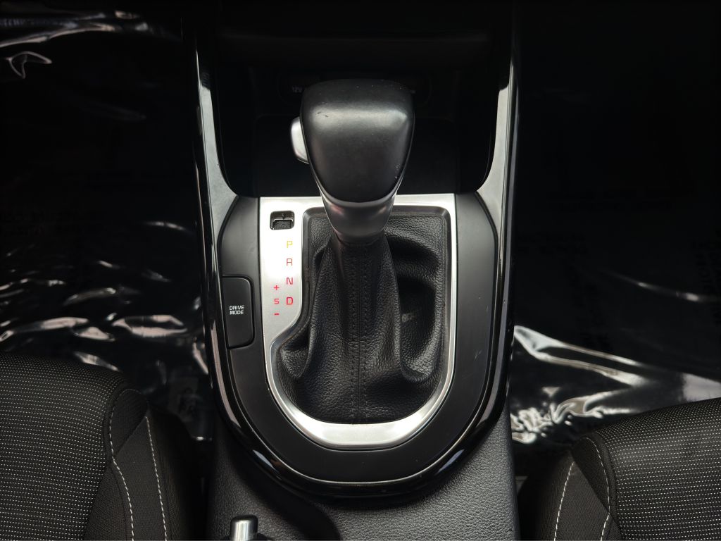Vehicle image 17 of 28