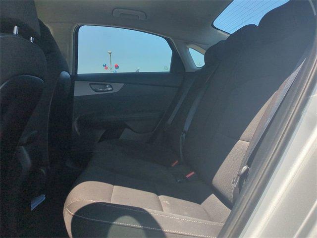 Vehicle image 14 of 32