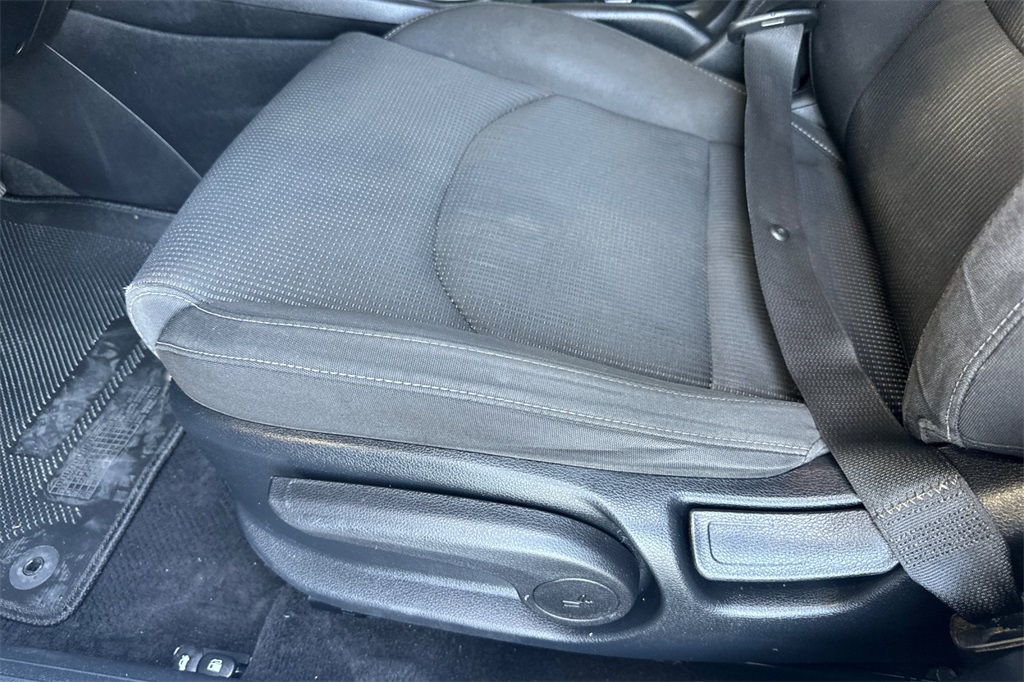 Vehicle image 14 of 38