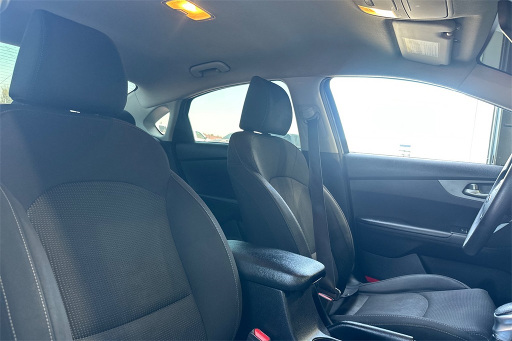 Vehicle image 21 of 38