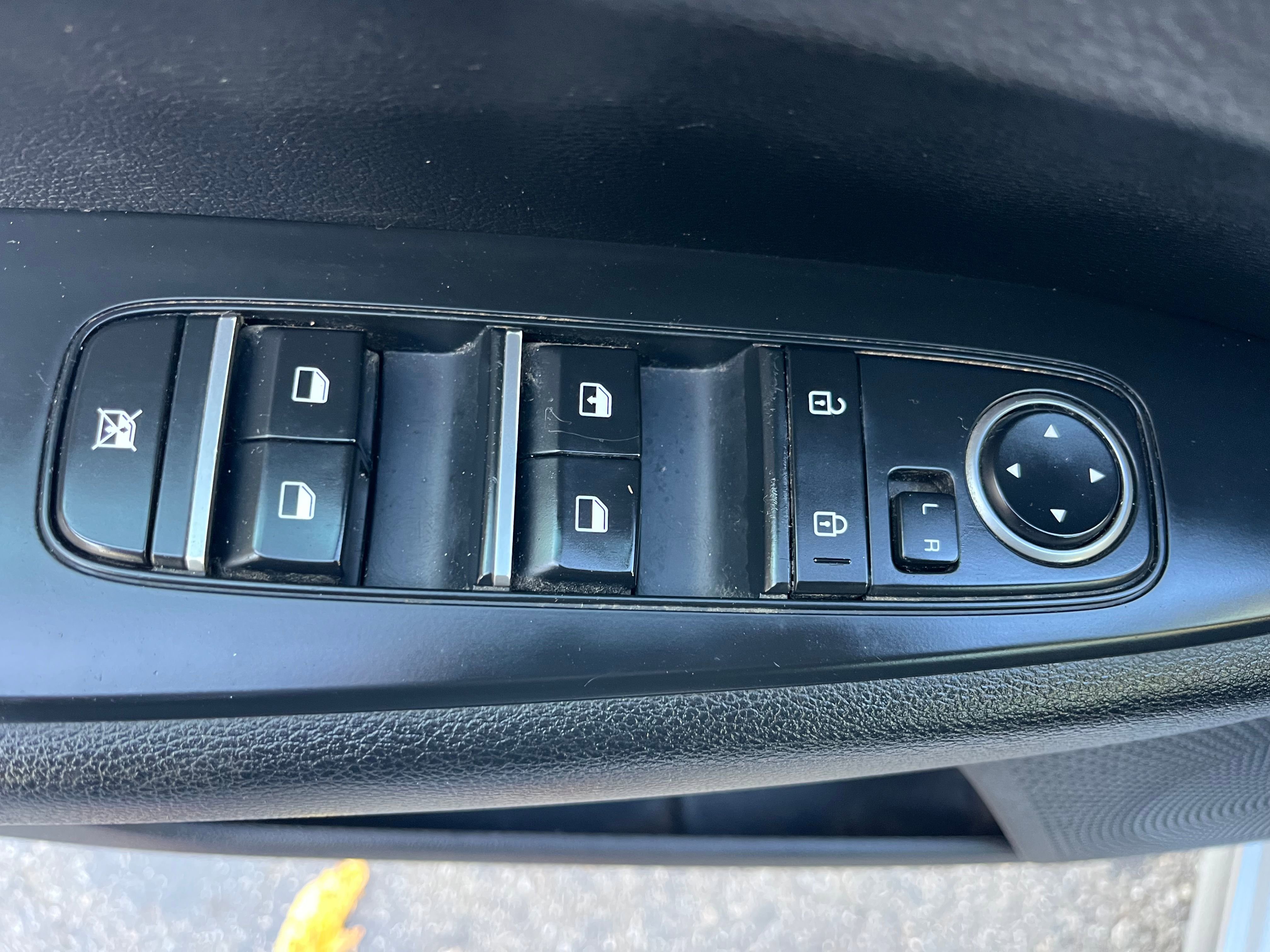 Vehicle image 30 of 63
