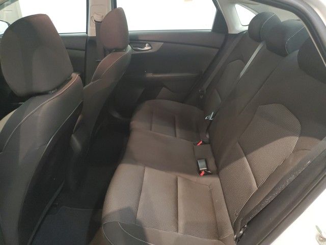 Vehicle image 25 of 31