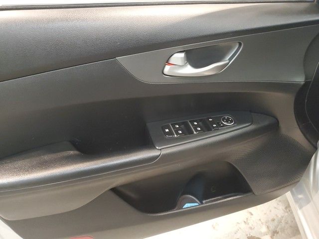 Vehicle image 10 of 31