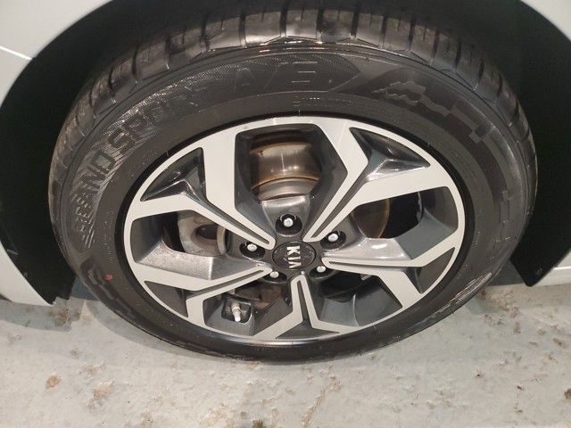 Vehicle image 27 of 31