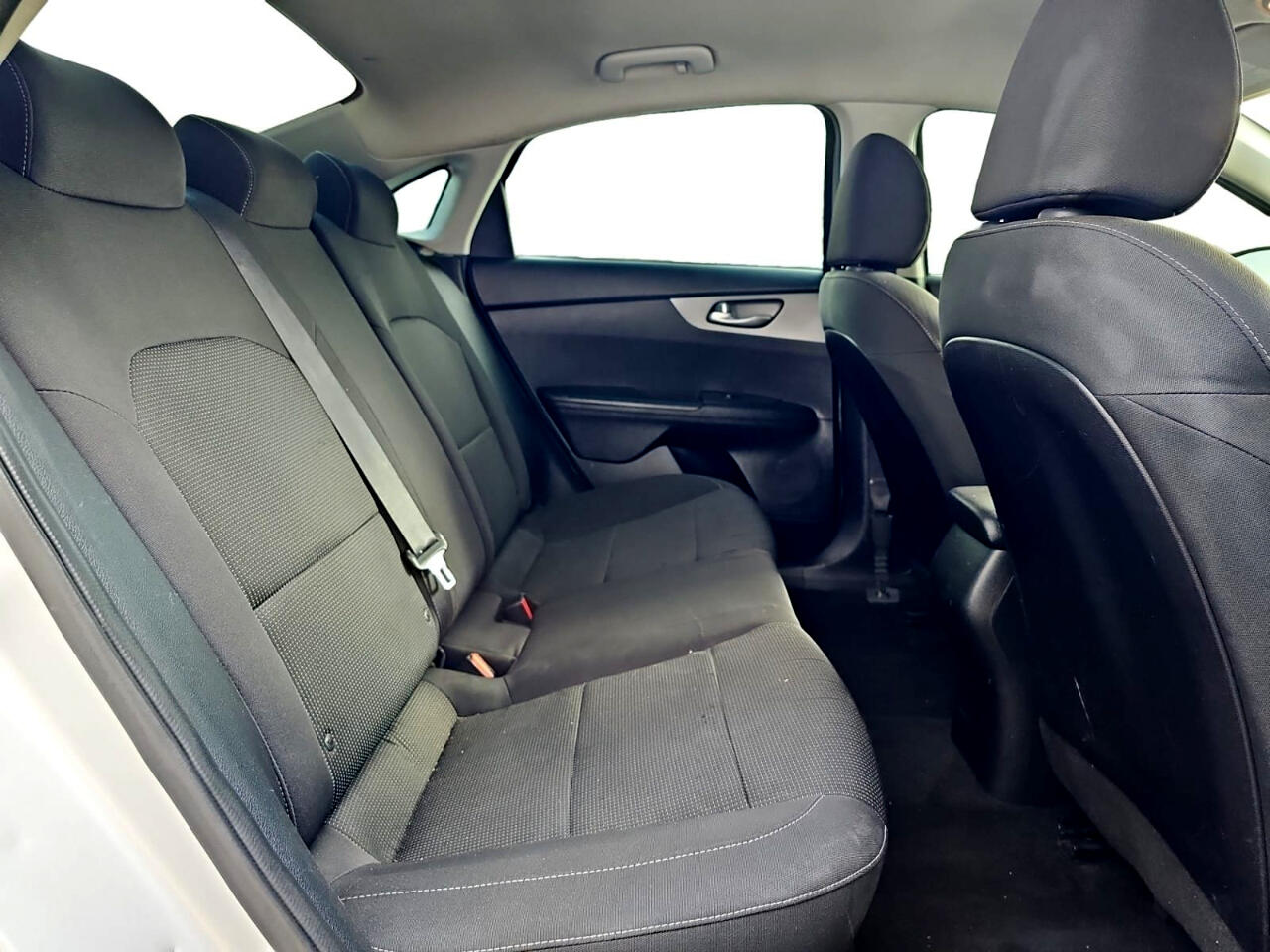 Vehicle image 26 of 36