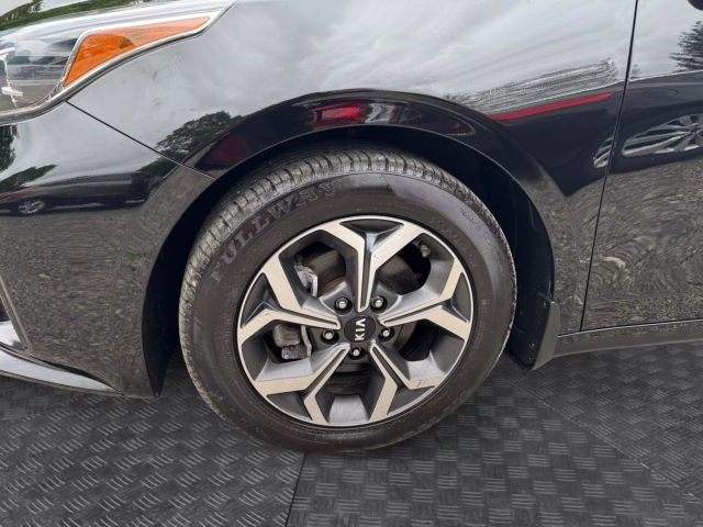 Vehicle image 9 of 32