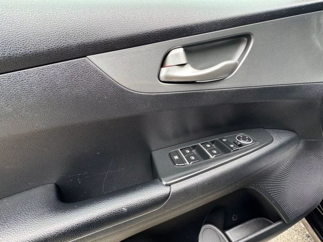 Vehicle image 11 of 32