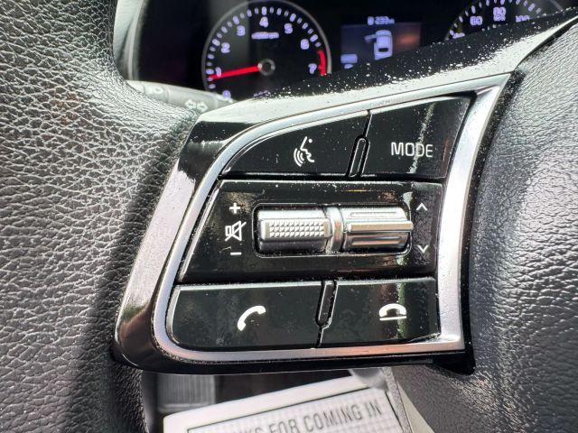 Vehicle image 23 of 32