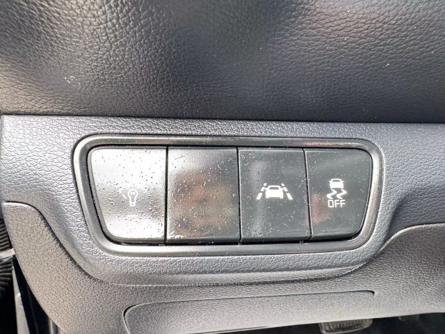 Vehicle image 22 of 32