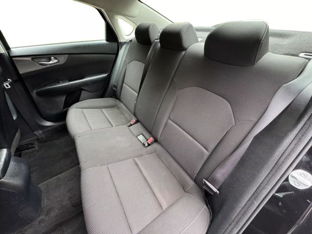 Vehicle image 16 of 32
