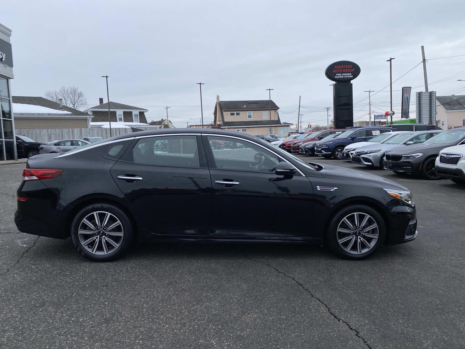 2019 Kia Optima EX Image 3 of 29