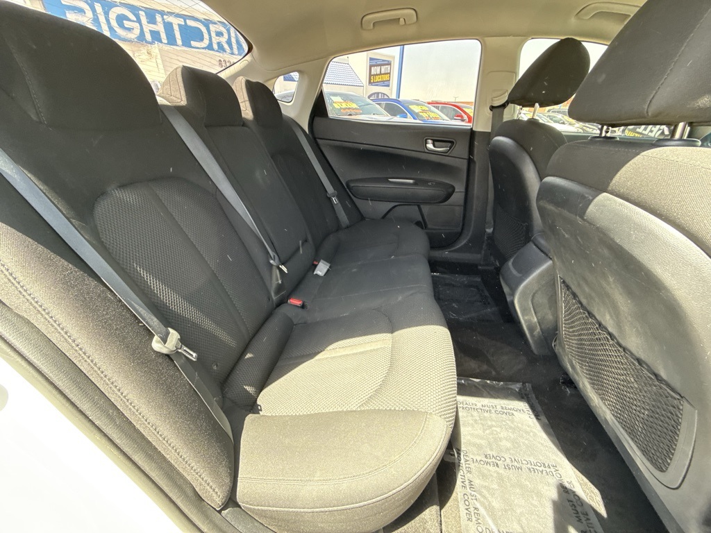 Vehicle image 19 of 23