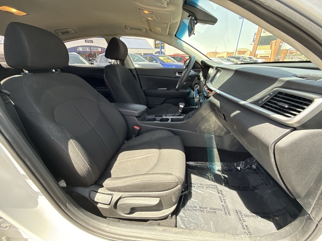 Vehicle image 21 of 23