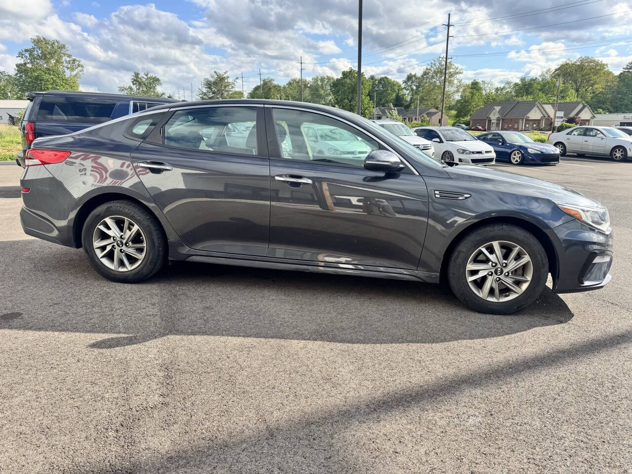 2019 Kia Optima LX Image 2 of 24