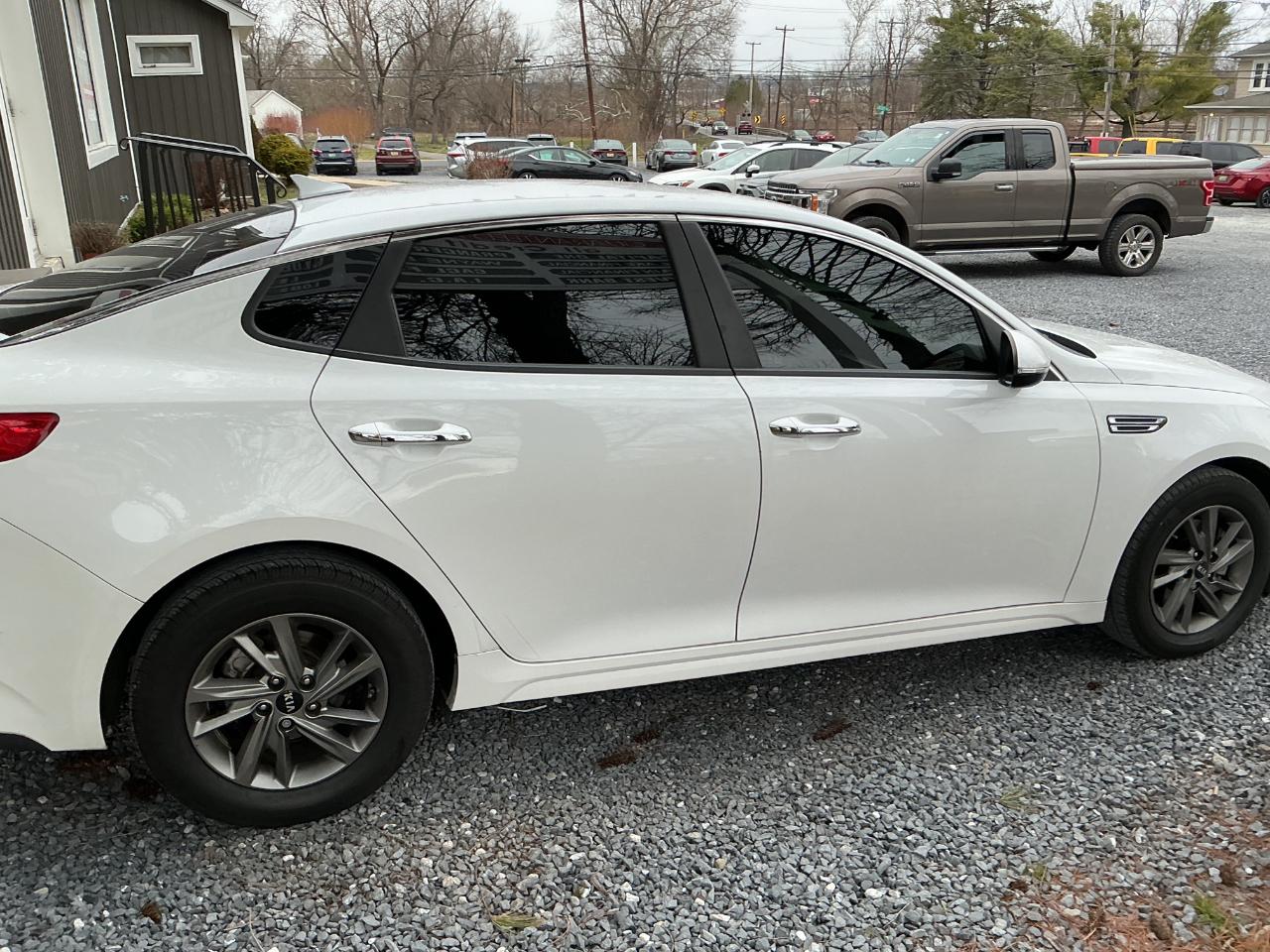 2019 Kia Optima LX Image 3 of 22