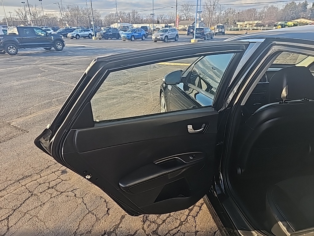 Vehicle image 11 of 24