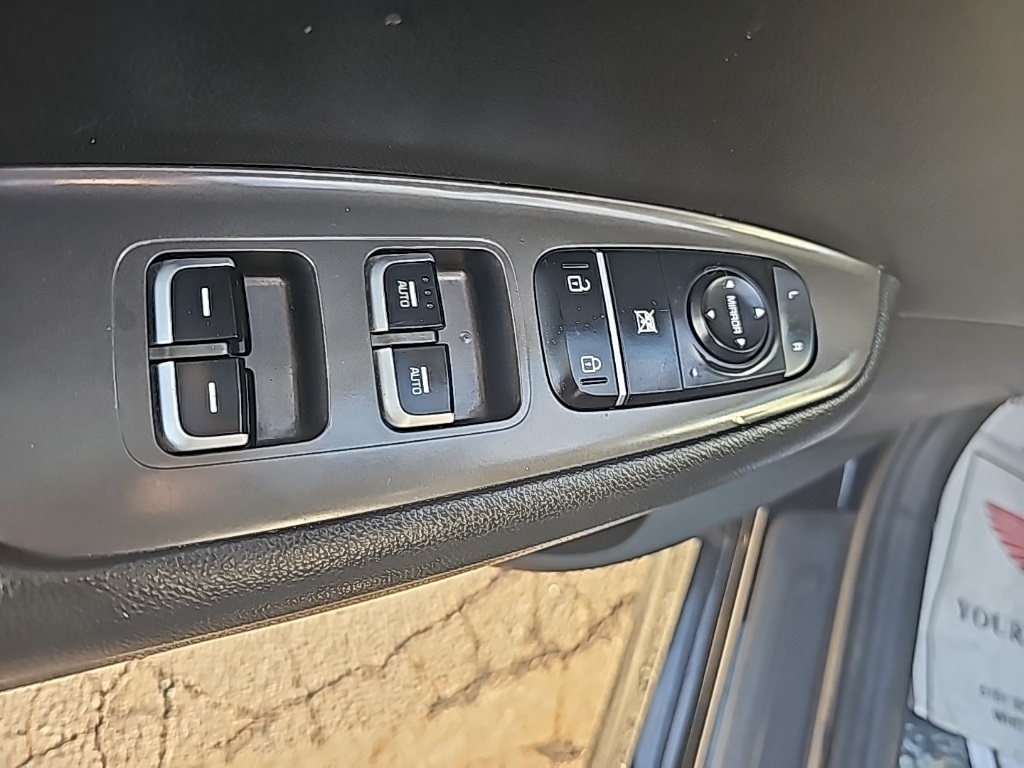 Vehicle image 15 of 24