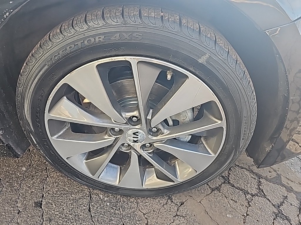 Vehicle image 9 of 24