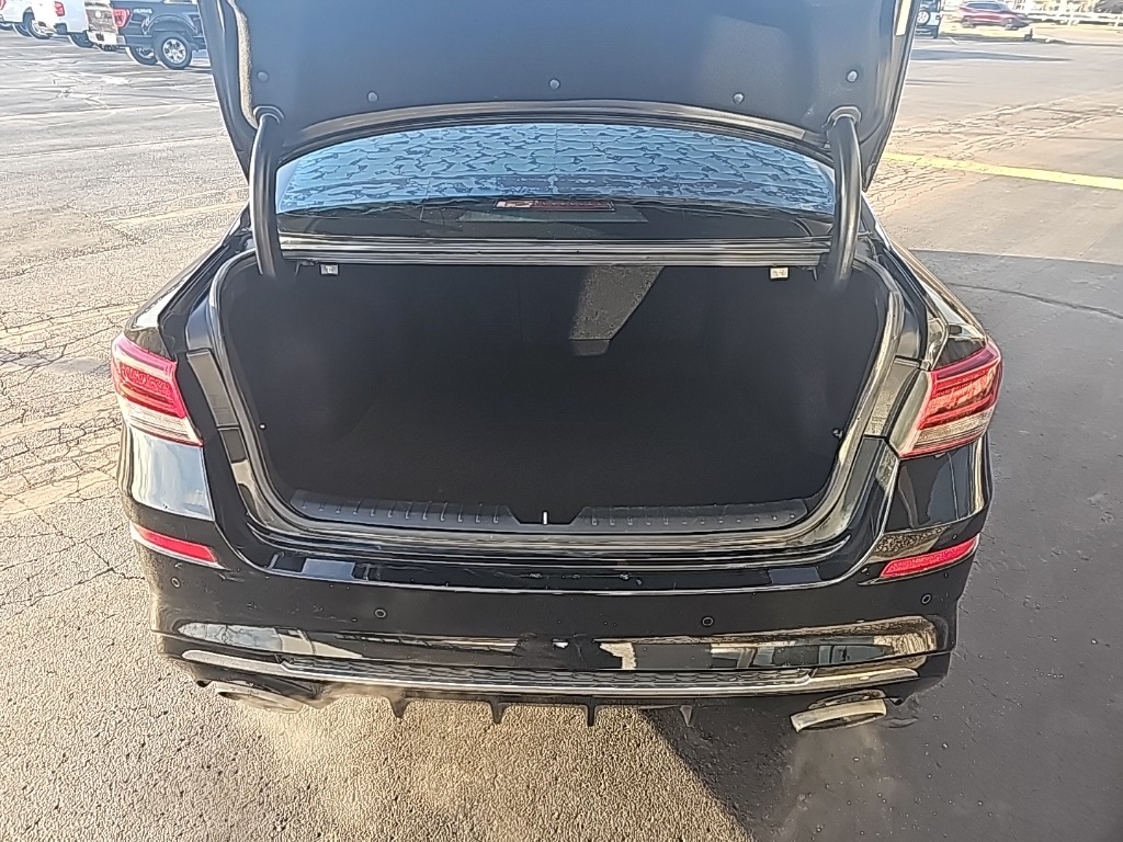 Vehicle image 10 of 24