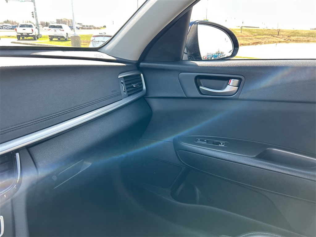 Vehicle image 27 of 35