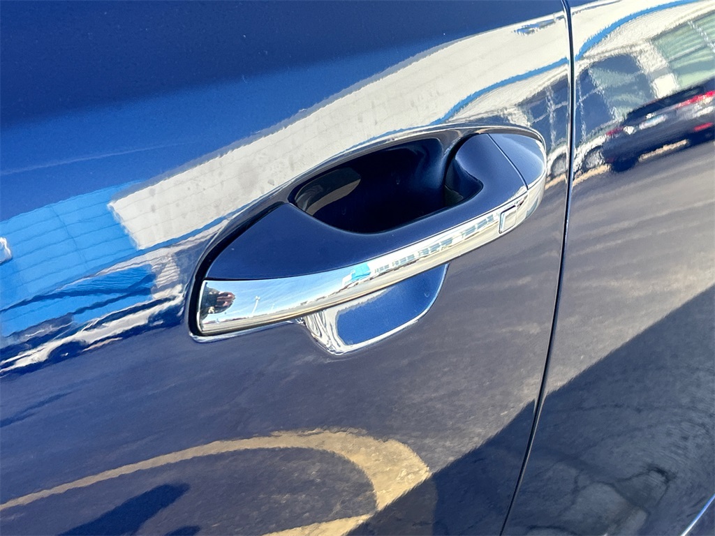 Vehicle image 13 of 35