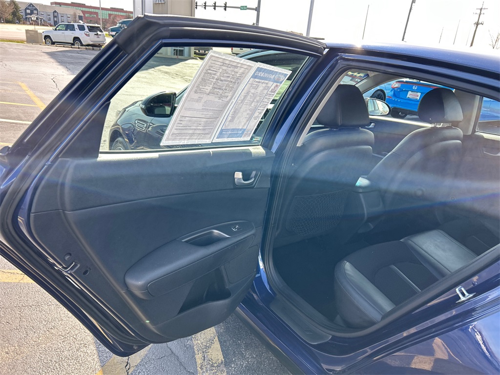 Vehicle image 31 of 35