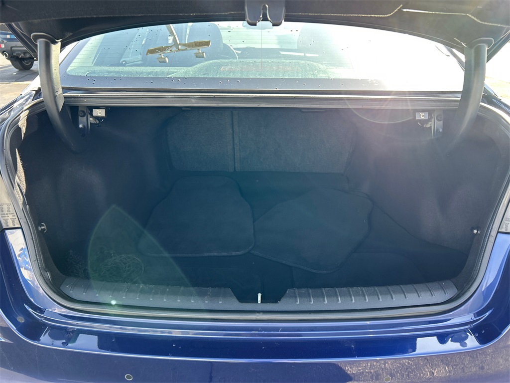 Vehicle image 33 of 35