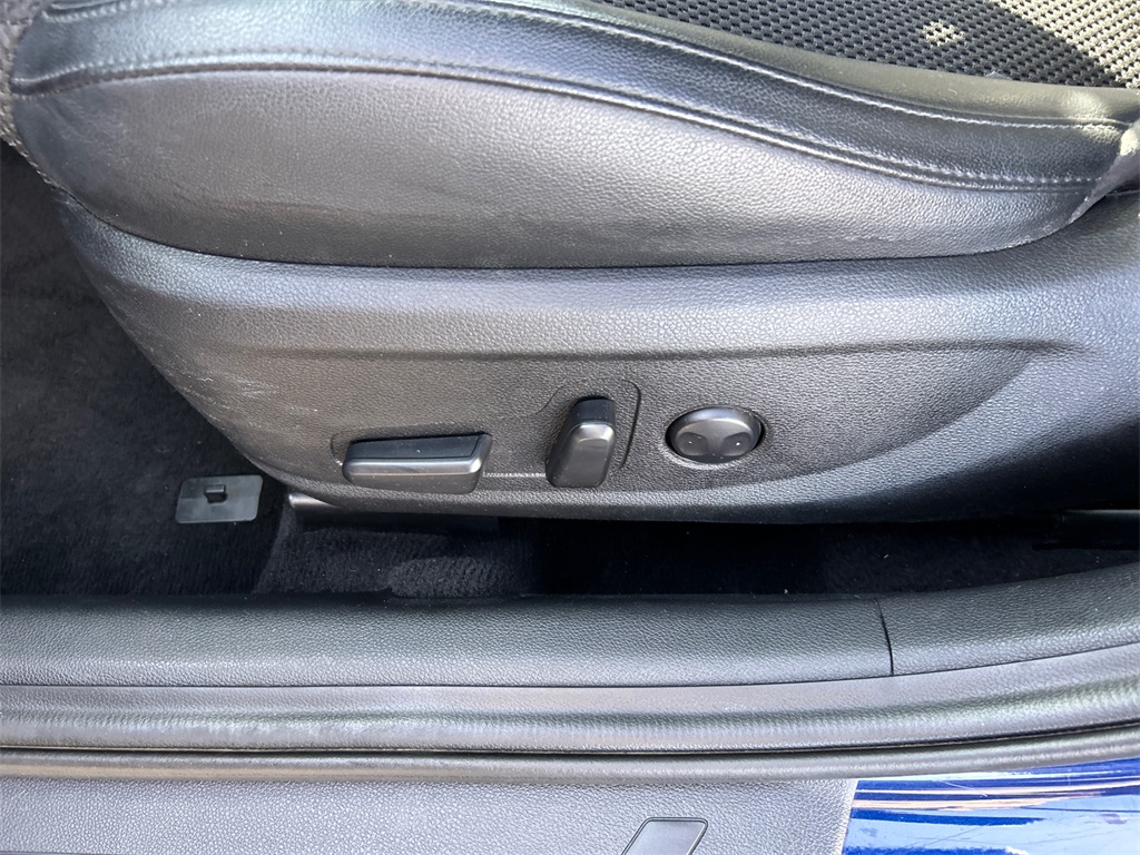 Vehicle image 17 of 35